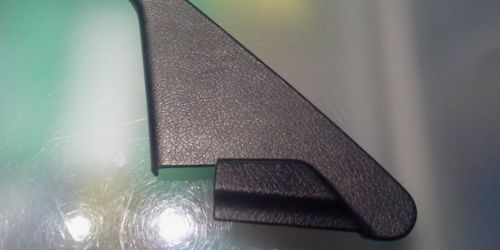 1996-2003 Suzuki Swift - Visszapillantó tükör bal oldali belső háromszög műanyag takaró fekete színű 83756-66E00-5PK 1000Ft